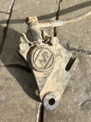 Sistema frenado trasero para freno disco.