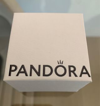 Charm (colgante) de plata y piedras azules Pandora