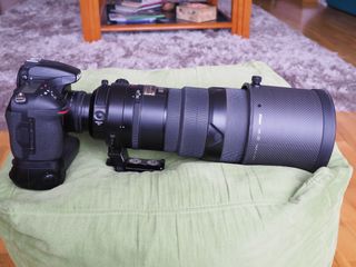 Objetivo Nikon y estuche