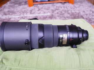 Objetivo Nikon y estuche