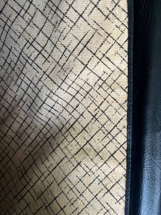 BOLSO TIPO CARTERA CON PARTE EN CHAROL