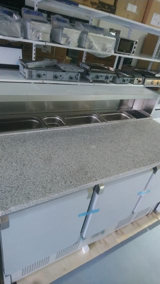 Mesa refrigerada preparación encimera granito
