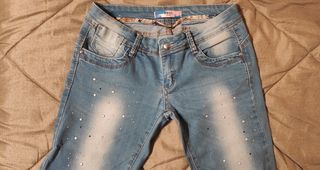 Jeans con strass e brillantini