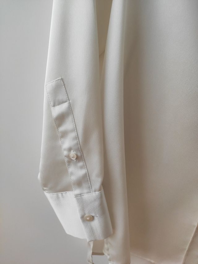 Camisa efecto seda Mango