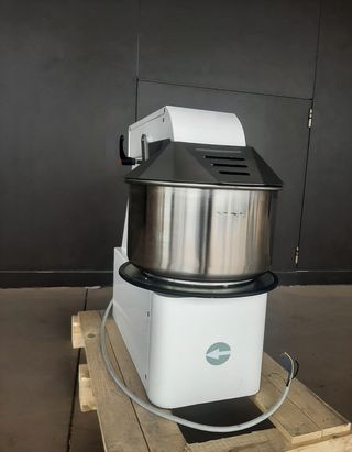 AMASADORA CABEZA MOVIL Y CUBETA EXTRAIBLE 20lt