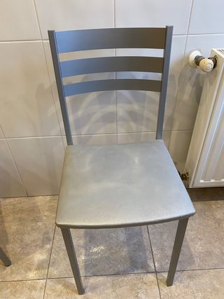 URGE!!!MESA COCINA+2SILLAS+2TABURETES