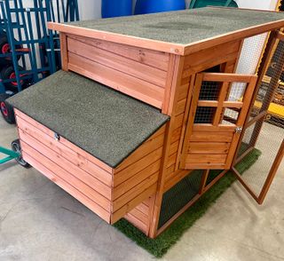 CASETA PARA AVES MOD. LYON