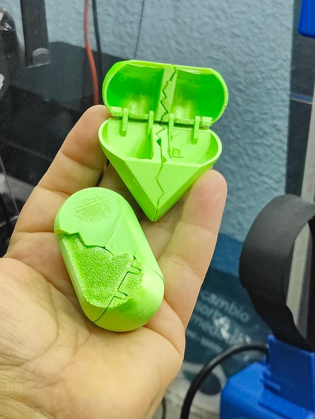 Llavero pastillero con cierre giratorio