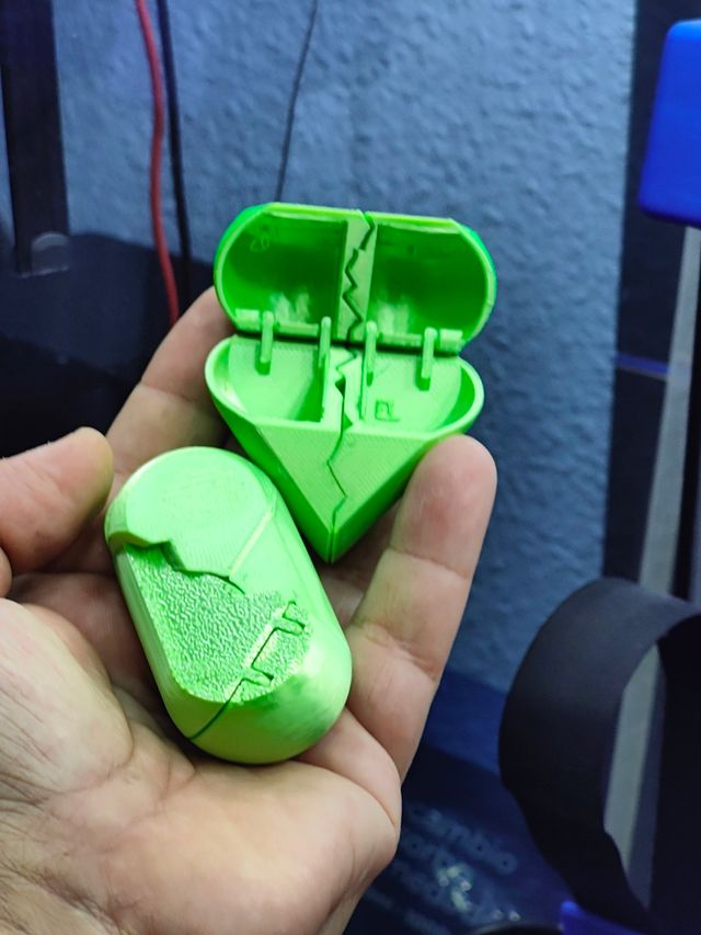 Llavero pastillero con cierre giratorio