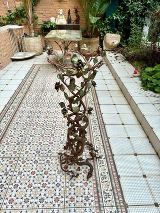 Romantica jardinera antigua en forja