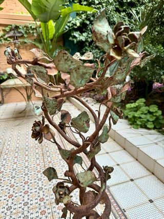 Romantica jardinera antigua en forja