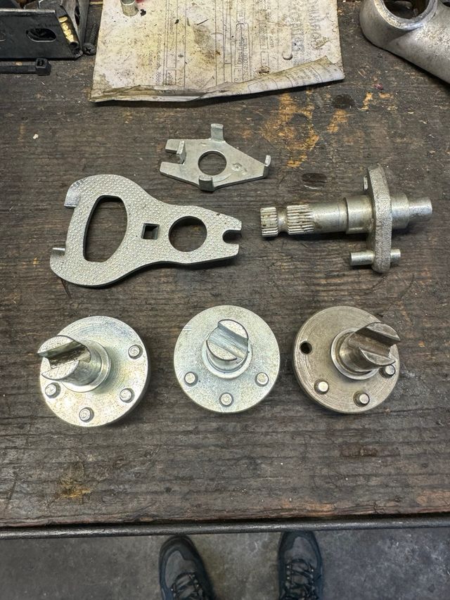 ducati pide la pieza.  y te doy precio ok