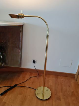 Flexo de pie de latón, extensible.