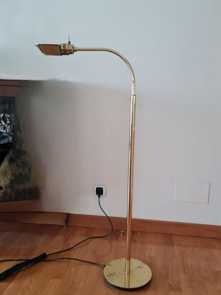 Flexo de pie de latón, extensible.