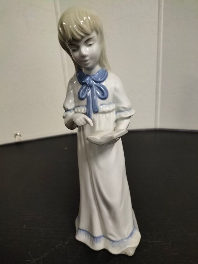 Wagner & Apel - Statuetta Bimba con libro 