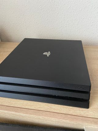 PS4 PRO 1TB + Mando + Juego