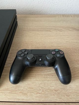 PS4 PRO 1TB + Mando + Juego