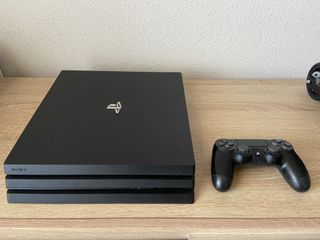 PS4 PRO 1TB + Mando + Juego
