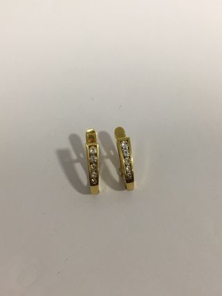 pendiente oro y brillantes