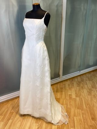 vestido de novia de tirantes escote cuadrado