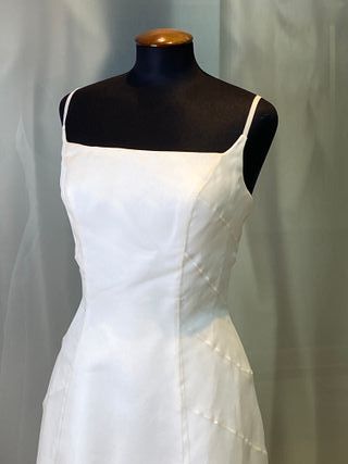 vestido de novia de tirantes escote cuadrado