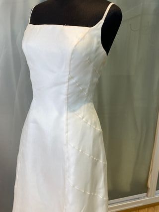 vestido de novia de tirantes escote cuadrado