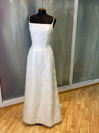 vestido de novia de tirantes escote cuadrado