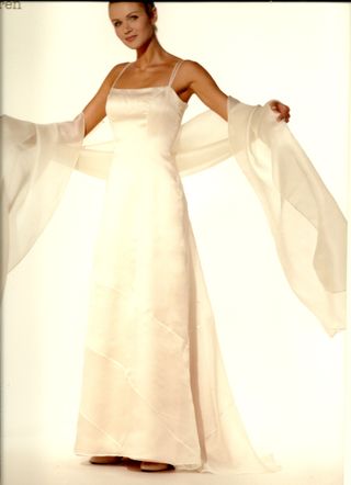 vestido de novia de tirantes escote cuadrado