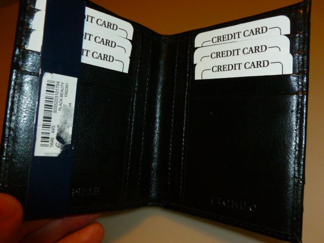 portacarte di credito in pelle nuovo