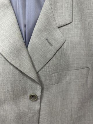 Traje de hombre color gris, solo una puesta