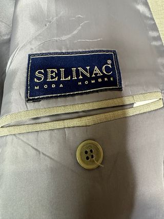 Traje de hombre color gris, solo una puesta