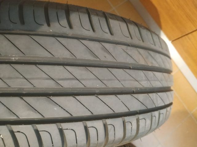 Cuatro Ruedas de coche en muy buen estado