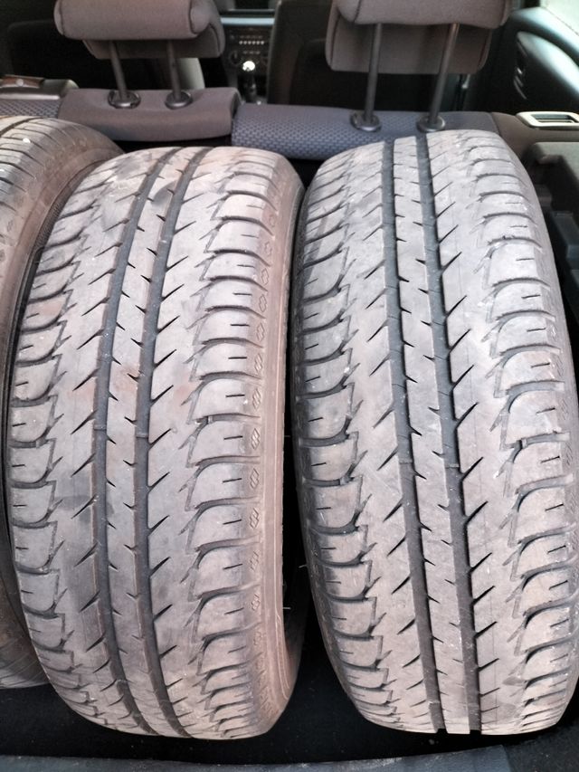 Cuatro Ruedas de coche en muy buen estado