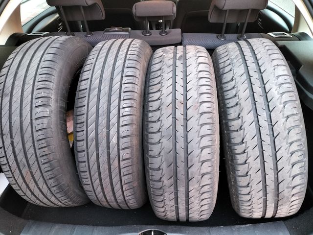 Cuatro Ruedas de coche en muy buen estado