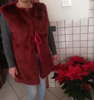 gilet di pelliccia bordeaux