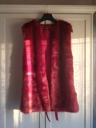 gilet di pelliccia bordeaux