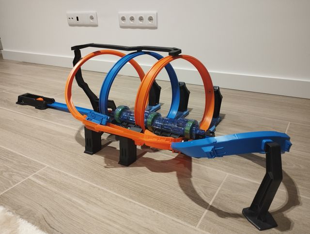 Pista Hot wheels triple looping
