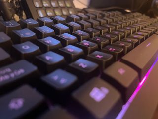 Teclado Gaming RGB con Rueda de control