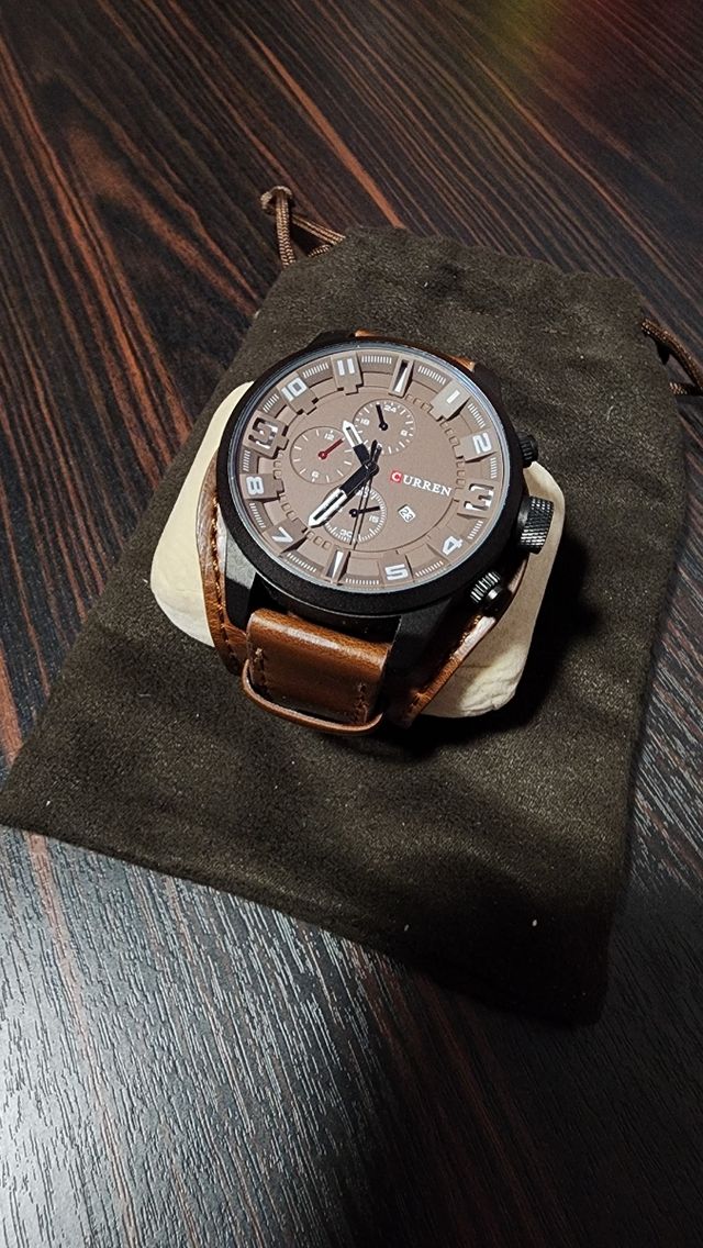 Orologio stile cronografo