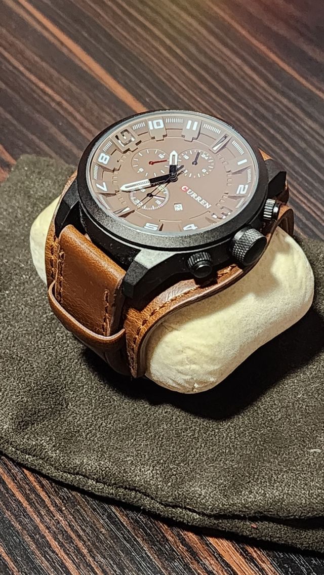 Orologio stile cronografo