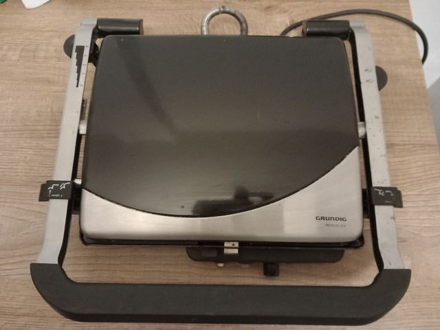 Grunding contact grill bistecchiera