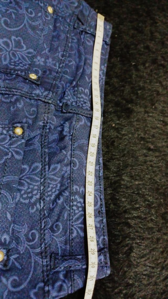 Jeans donna con la fantasia floreale