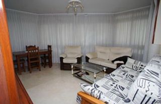 Salón completo, mesa, sofas