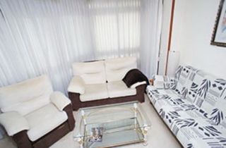 Salón completo, mesa, sofas