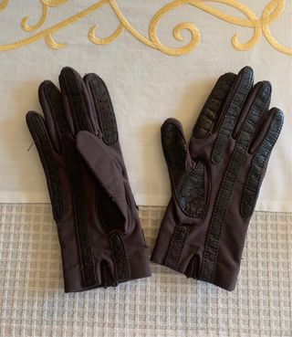 Guantes, de color marrón, marca ISOTONER