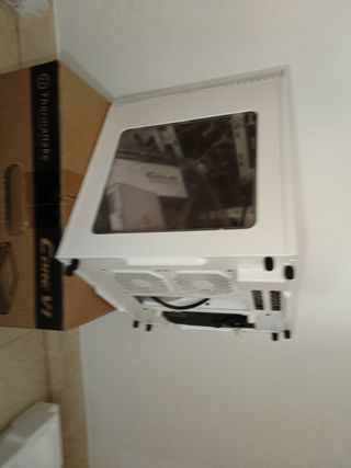 Thermaltake Core V1 snow edition con fuente