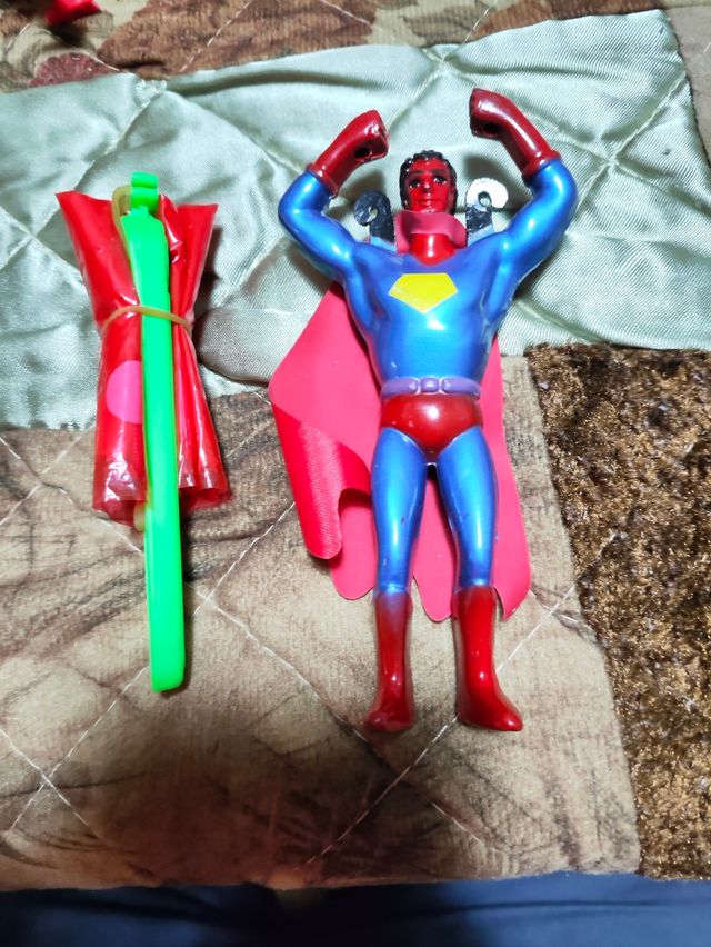 Antiguo Superman con paracaídas