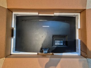 Samsung Monitor Curvo Gaming 32" 2K 144Hz