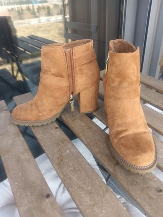 Botines camel de Bershka 