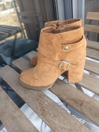 Botines camel de Bershka 